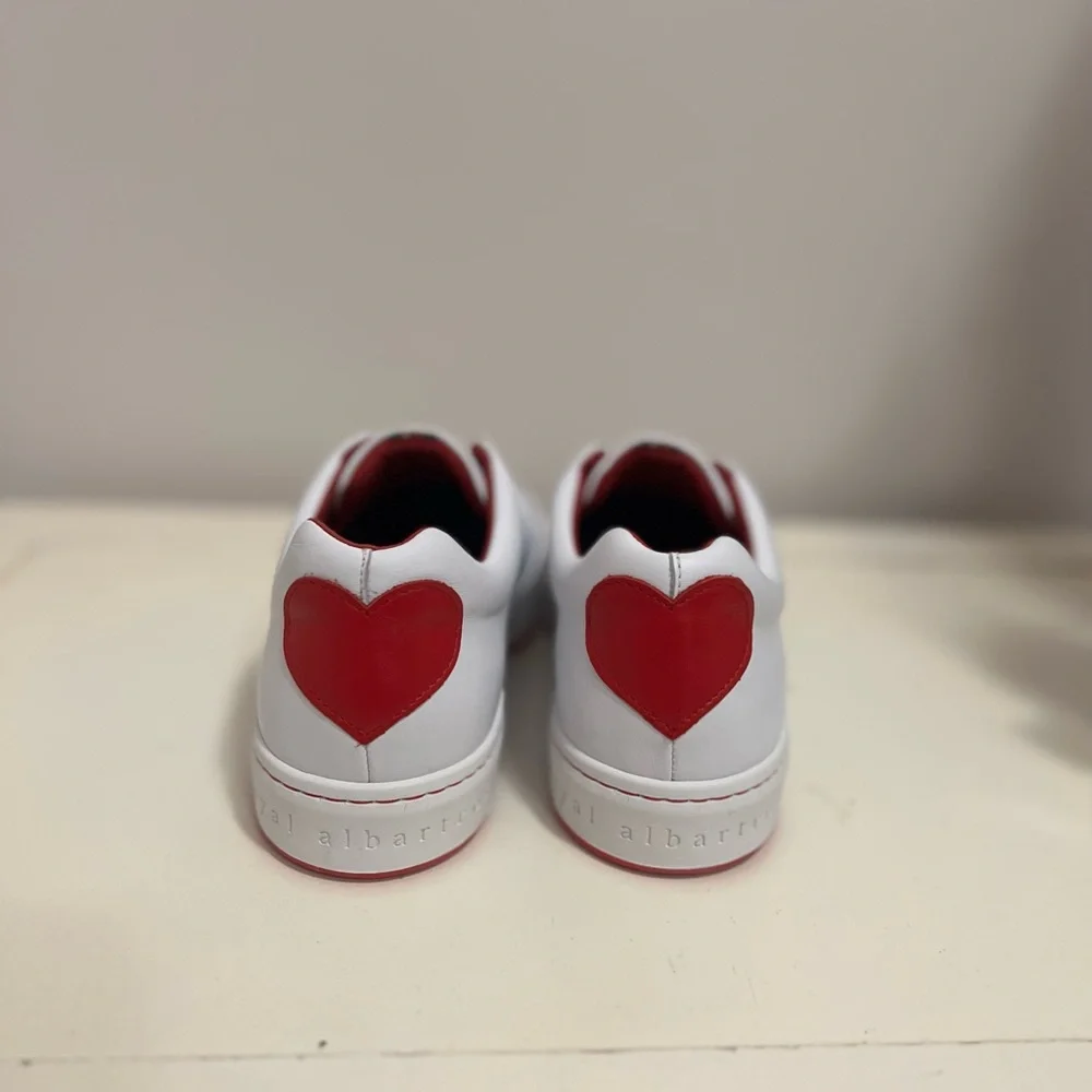 Royal Albartross Queen of Hearts - Picture 2 of 2